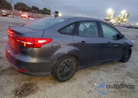 2016 Ford Focus S z USA, uszkodzony, nr VIN 1FADP3E21GL362250